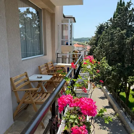 Terzievi Family House בית הארחה
