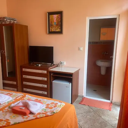Terzievi Family House בית הארחה