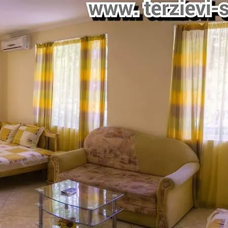 בית הארחה Terzievi Family House