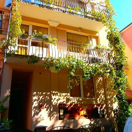 Terzievi Family House בית הארחה