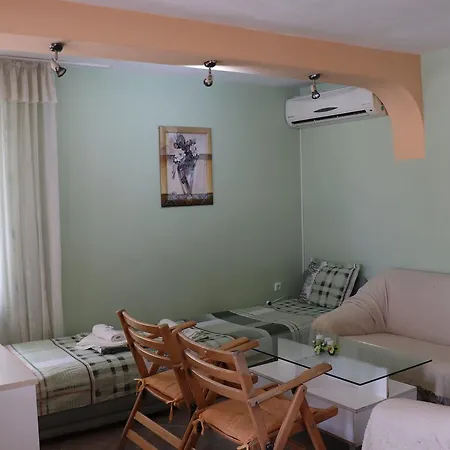 Terzievi Family House בית הארחה 3*